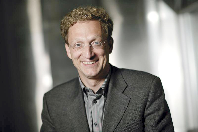 Andreas Weigend es asesor de numerosas empresas emprendedoras y consultor de compañías firmemente asentadas como Lufthansa, MySpace, y Nokia, ayudando a empresarios y directivos de todo el mundo a usar los datos para crear productos innovadores y nuevos modelos de negocio.
