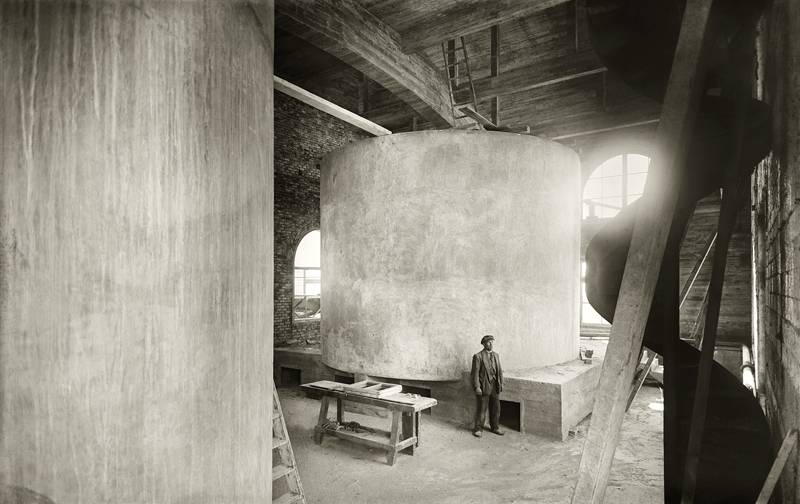 Nave industrial, Barcelona c. 1930 © Brangulí / ANC, 2010.