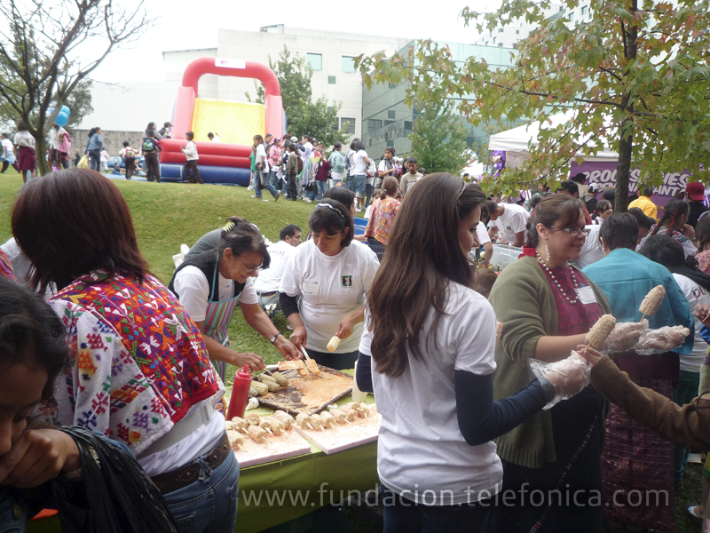 Durante la actividad los niños disfrutaron de concursos, juegos de feria y la presentación de bailes folclóricos y grupos de música nacionales, así como de la degustación de diversos platos típicos como: rellenitos de plátano, chuchitos, algodones, naranjas con pepitoria, elotes locos, entre otros.