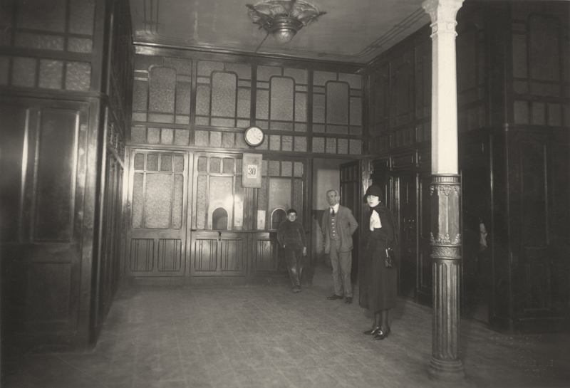 Goya, 1927. Vestíbulo público de la antigua central interurbana de Zaragoza.