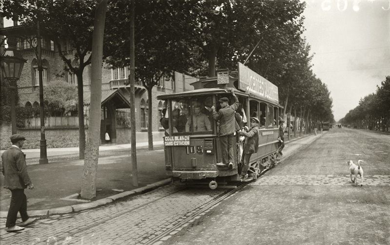 Tranvía de la línea Collblanch-Sants estación. Barcelona, c. 1920 © Brangulí / ANC, 2010.