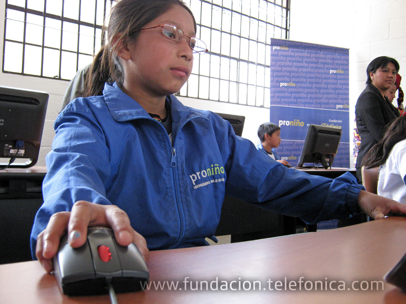 Fundación Telefónica a través de su programa Proniño, inaugura un Aula Fundación Telefónica en el municipio de Santa Lucía Utatlán del departamento de Sololá.