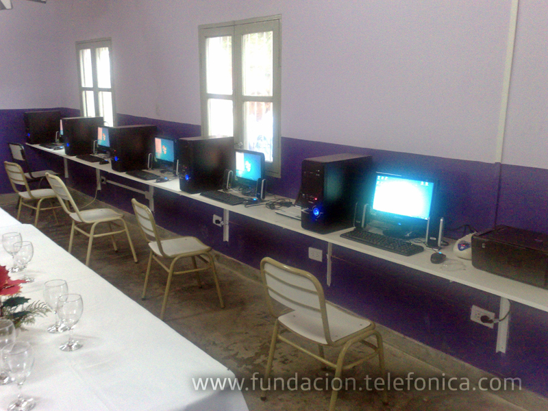 Voluntarios Telefónica inauguraron una sala de informática en la escuela N° 4804 Lapacho I en Tartagal.