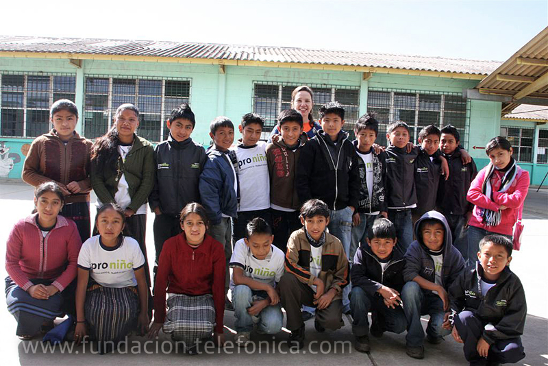 Fundación Telefonica celebra la Navidad con niños de proniño.