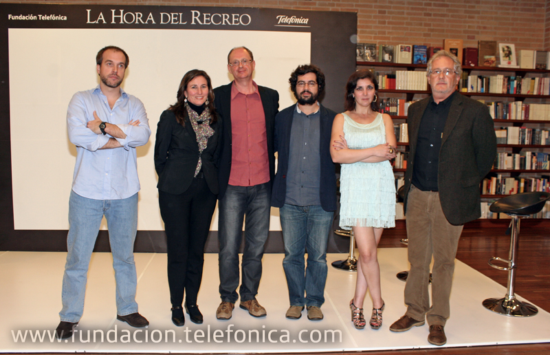 De izquierda a derecha en la presentación de Bogotá, Álvaro Ybarra, fotógrafo; Lina Echeverri, Vicepresidente de RRII Telefónica Colombia; Fernando Marías, editor literario del libro; Carlos Spottorno, editor gráfico del libro; Espido Freire, escritora; Héctor Abad, escritor.