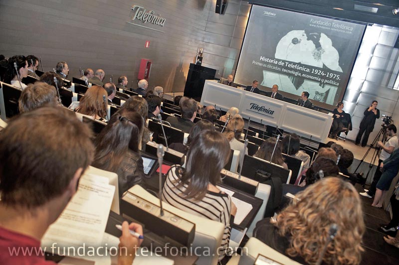 La historia y evolución de Telefónica han favorecido la transformación económica, social y tecnológica de España, según recoge el profesor Ángel Calvo en el libro Historia de Telefónica 1924-1975, que ha sido presentado hoy en la sede de Telefónica en Distrito C, en Madrid.