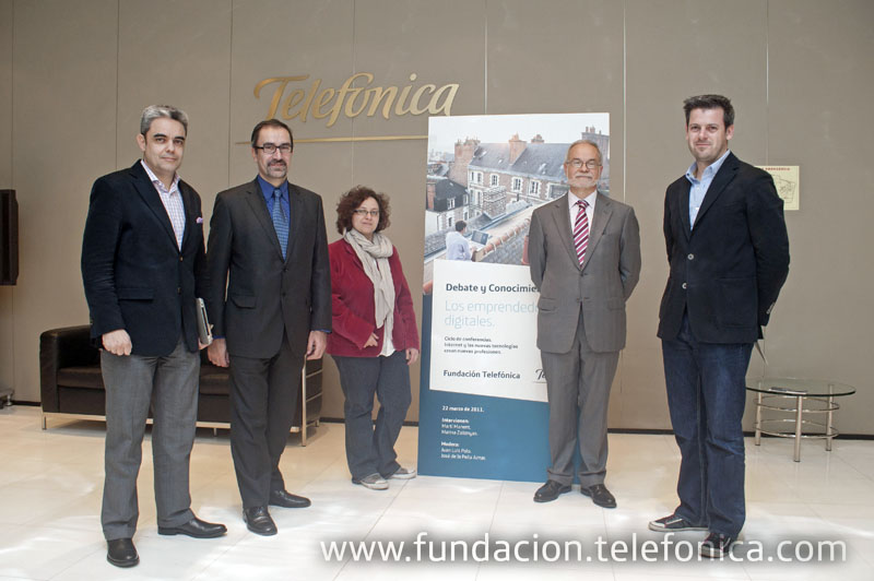 De izquierda a derecha: Juan Luis Polo, Socio fundador de Territorio creativo y director general de Territorio Creativo; José de la Peña Aznar, Director de Conocimiento en Red de Fundación Telefónica; Marina Zaliznyak, fundadora de @currofile y Wiseri; Javier Nadal, Vicepresidente Ejecutivo de Fundación Telefónica; Martí Manent, CEO y fundador de derecho.com