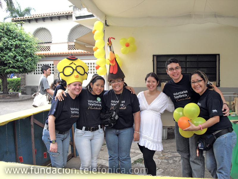 Voluntarios Telefónica acudieron masivamente para apoyar la verbena de OSCASI, realizada en las instalaciones del Colegio San Ignacio en Caracas.