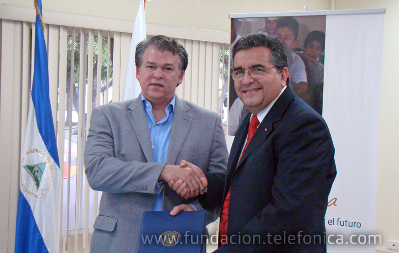 El acuerdo fue firmado por Juan Manuel Argüello, Director País de Telefónica en Nicaragua, y Ernesto Medina Sandino, Rector de la Universidad Americana.