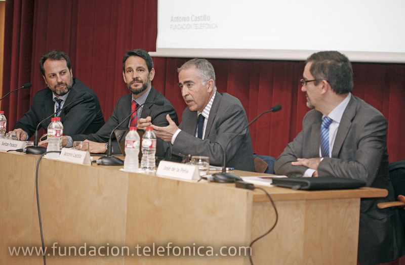De izquierda a derecha: Joaquín Álvarez de Toledo, Director del Círculo de Lectores de Barcelona; Santos Palazzi, Director del Área de Mercado de Masas del Grupo Planeta; Antonio Castillo Holgado, Fundación Telefónica y José de la Peña Aznar, Director de Conocimiento en Red de Fundación Telefónica.