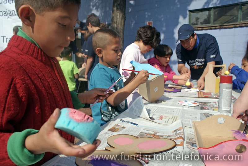 Fundación Telefónica donó equipo de carpintería que servirá para la construcción de sus propios muebles.