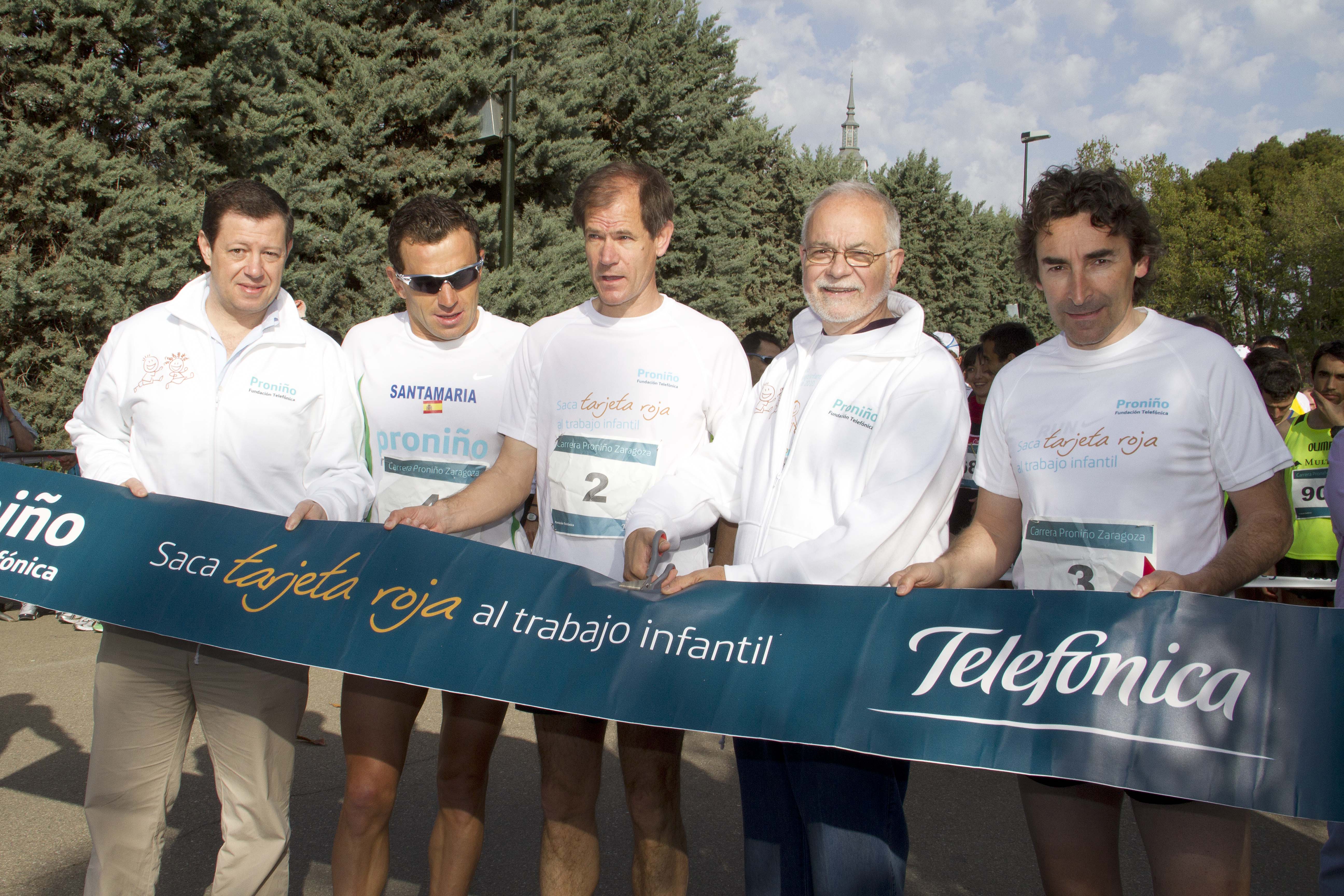 De izquierda a derecha: Federico Tartón, Director de Telefónica en Aragón; Alejandro Santamaría, atleta; Abel Antón, atleta, Javier Nadal, Vicepresidente Ejecutivo de Fundación Telefónica; Fernando Escartín, ciclista.