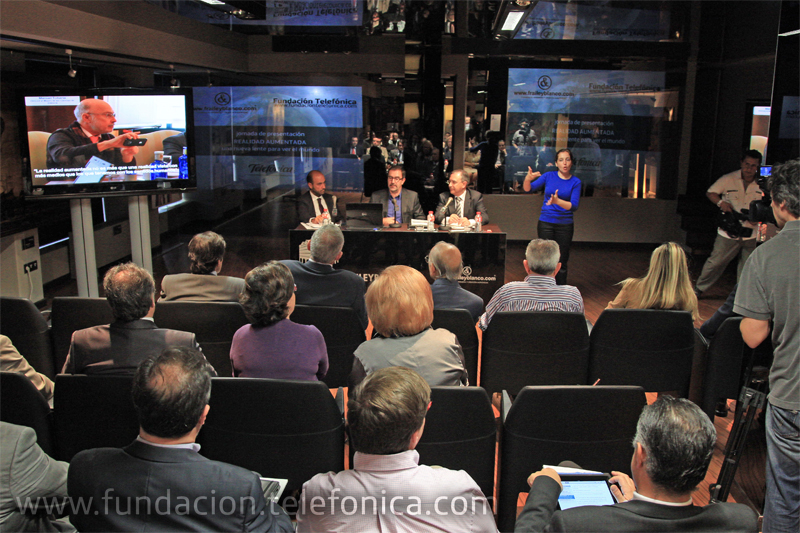 Fundación Telefónica presenta por primera vez su sistema hipermedia, un modelo digital innovador que combina texto, audio, video, mapas, etc.