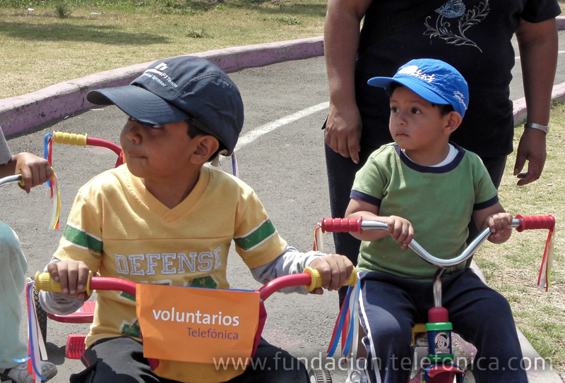 Los Voluntarios realizaron tareas de mantenimiento y convivieron con niños de escasos recursos.