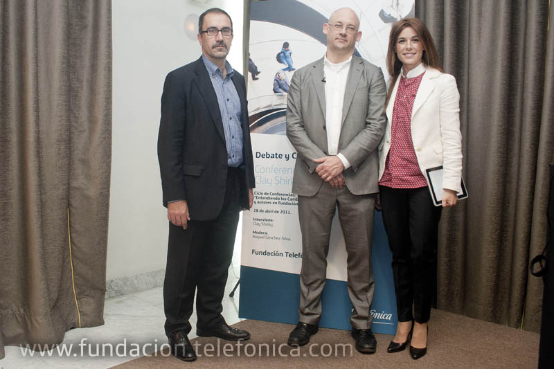 José de la Peña, director de Conocimiento en Red de Fundación Telefónica; Clay Shirky y la periodista y presentadora de televisión Raquel Sánchez-Silva.