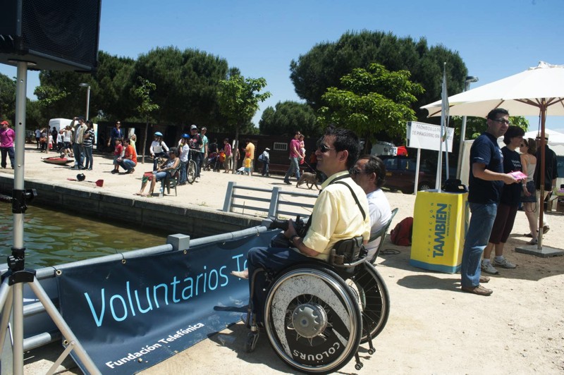 Los Voluntarios Telefónica, junto a los monitores de cada una de las actividades deportivas, facilitaron su práctica a las personas con discapacidad y apoyaron en labores organizativas.