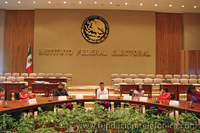 Los beneficiarios de Proniño visitaron las instalaciones del Instituto Federal Electoral
