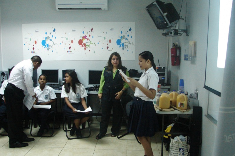 Los pequeños explicaron a sus familias todas las herramientas on line con las que aprenden día a día en las Aulas Telefónica.