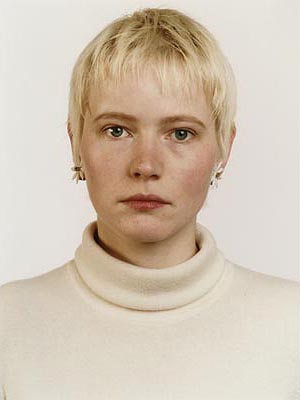 Thomas Ruff. Retrato (A. Kachold), 1987. Cortesía: Johnen Galerie, Berlin. © Thomas Ruff. VEGAP. Madrid, 2011