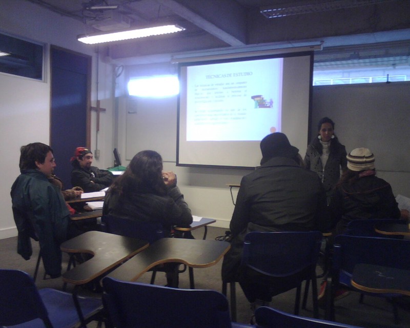 En los tres primeros días de mayo, 11 integrantes del programa Jóvenes Fundación Telefónica Chile participaron en el taller “Hábitos de Estudio”.