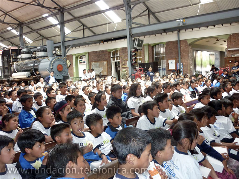 La visita al Museo del Ferrocarril es una iniciativa del programa Voluntarios Telefónica, quienes invitan a 305 niños y niñas becados proniño de la Escuela Santa María de Jesús y Francisco Marroquín del departamento de Sacatepéquez, de Guatemala