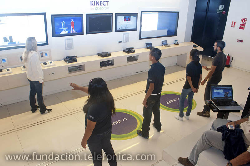 Los niños han conocido de cerca la tecnología kinect games, que aprovecha los últimos avances en el reconocimiento y digitalización de movimiento para proporcionar al espectador una experiencia única prescindiendo del mando tradicional.