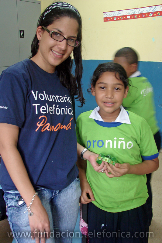 Los Voluntarios enseñaron a más de 30 niños y niñas del programa Proniño la importancia de reducir, reciclar y reutilizar.