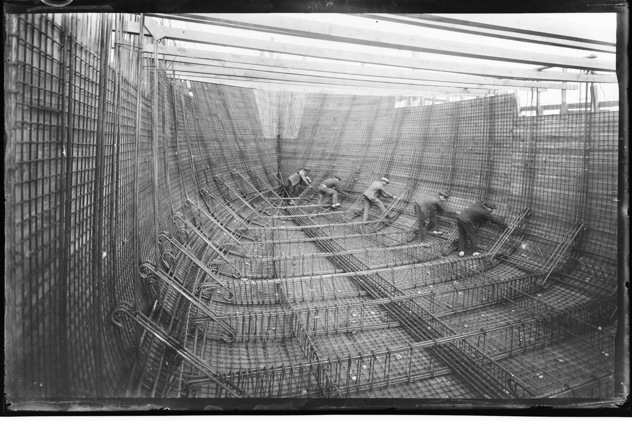 Construcción del Mirotres, primer barco de cemento armado fabricado en España. Astilleros de Malgrat de Mar. c.1917.jpg © Fondo BRANGULÍ, ANC