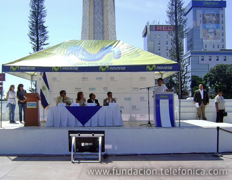 Erick Vargas, Joven Fundación Telefónica, dando su discurso sobre trabajo infantil.