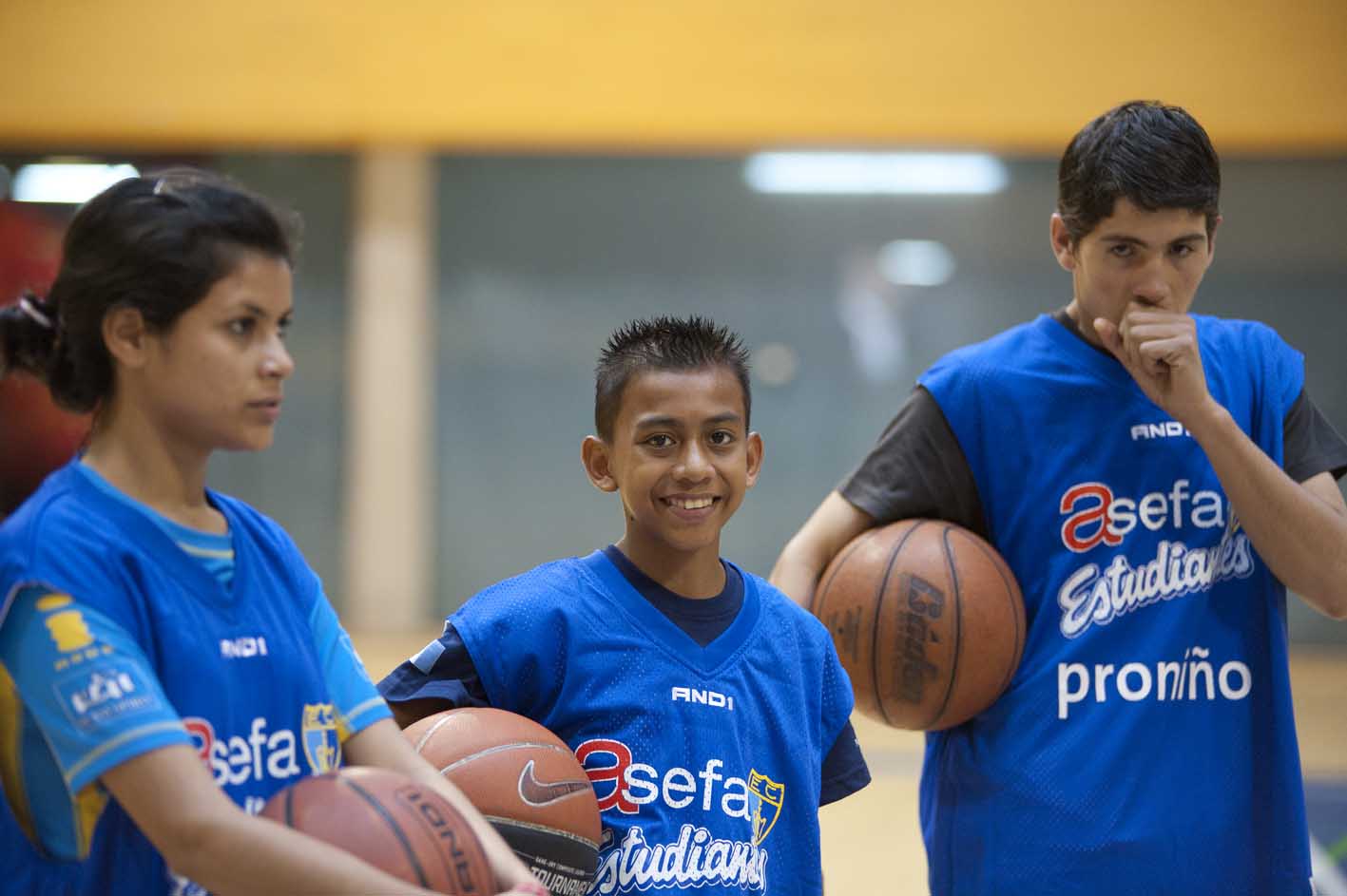 El objetivo de esta actividad es fomentar valores entre los más pequeños y trasmitirles la importancia de trabajar en equipo y llevar una vida activa y saludable.
