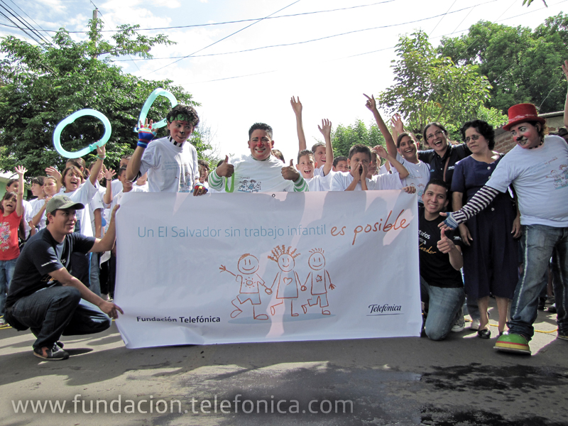 Los participantes listos para iniciar la carrera “Un El Salvador sin trabajo infantil es posible”