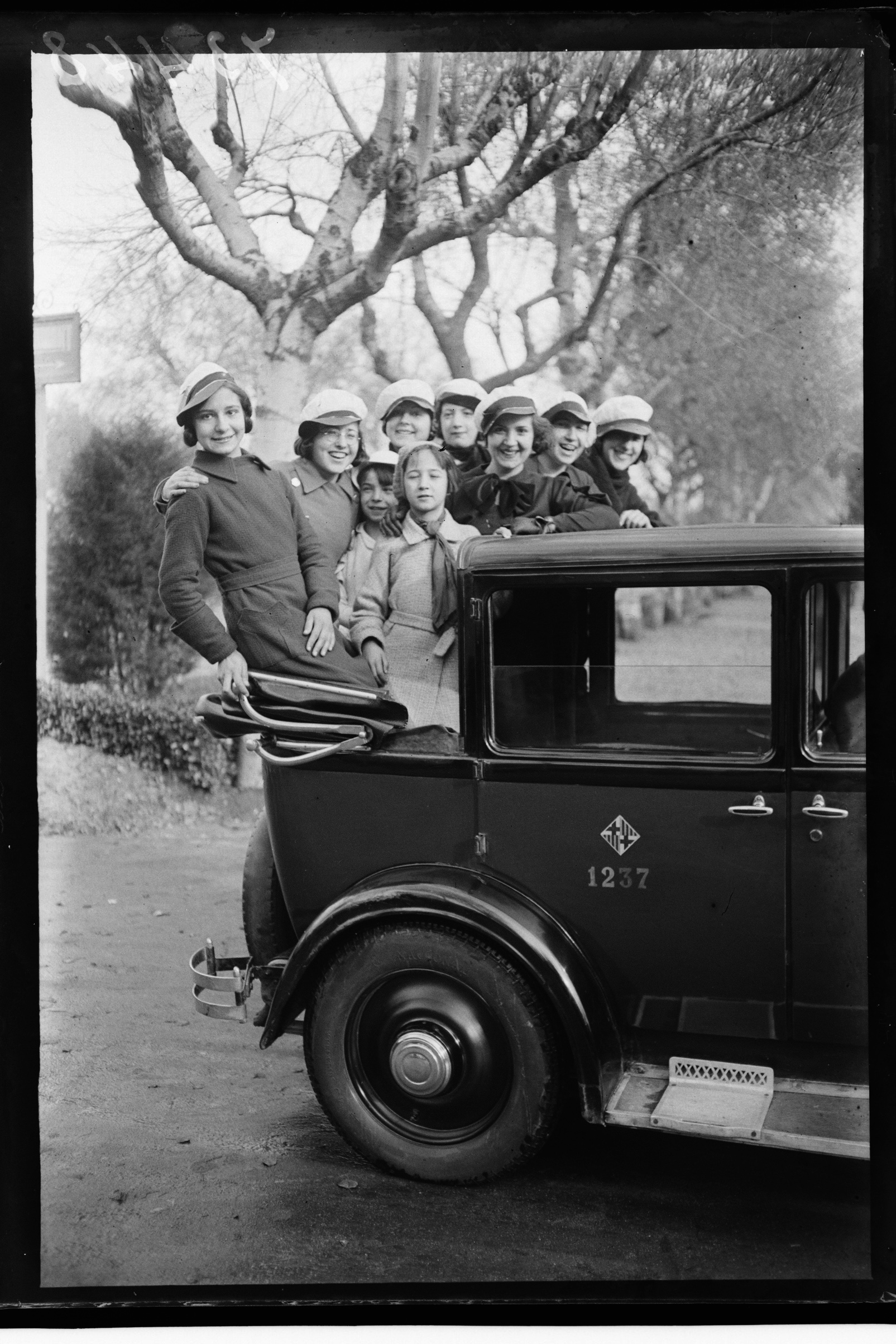 Fiesta de la s Modistas. Barcelona, 1933 © Fondo BRANGULÍ, ANC