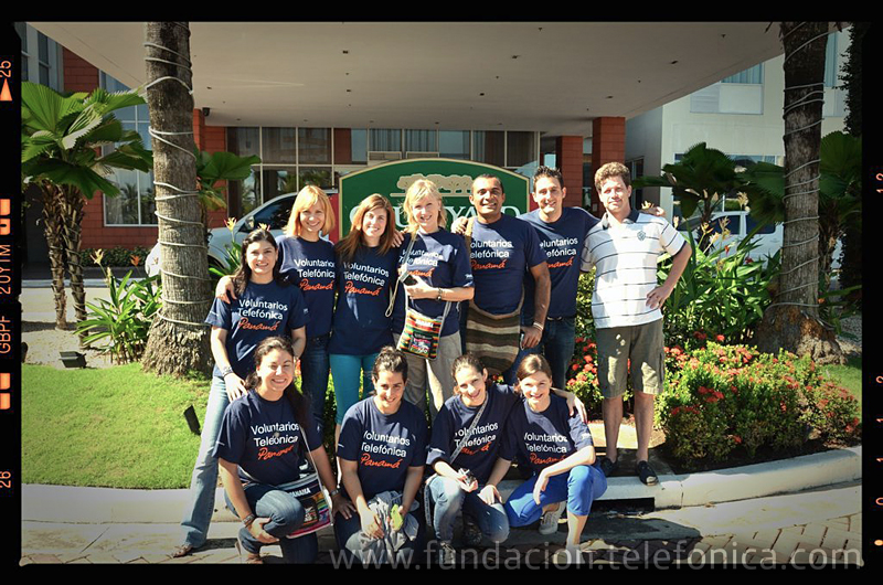 Un grupo de Voluntarios Telefónica en Boquete (Panamá).