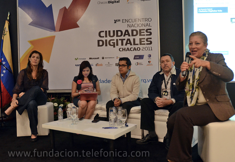 Giovanna Bruni ejemplificó las actividades que realiza Fundación Telefónica a través de sus programas, enfocados para el desarrollo de una acción social y cultural relevante y transformadora, con el fin de facilitar el acceso al conocimiento.