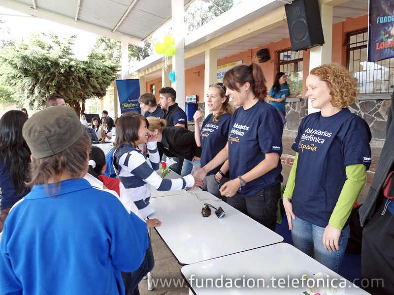 Un total de 18 voluntarios procedentes de varios países donde está presente Telefónica han comenzado sus vacaciones solidarias en estos países para apoyar el programa Proniño de Fundación Telefónica.