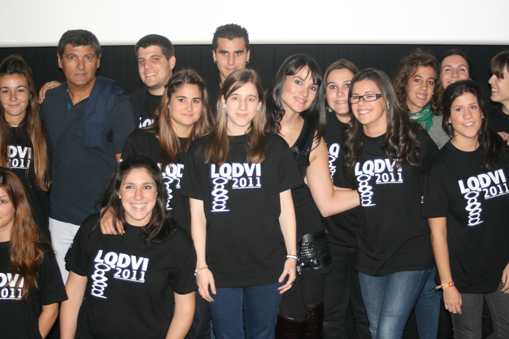 Irene y Toni con algunos de los jóvenes que asistieron al Congreso