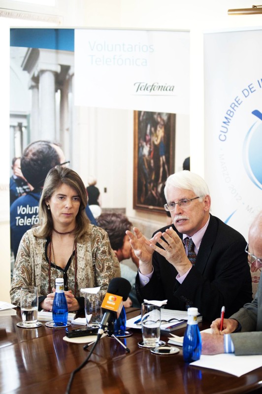 Marian Juste Picón, Directora de Voluntarios Telefónica y Ken Allen, autor del libro
