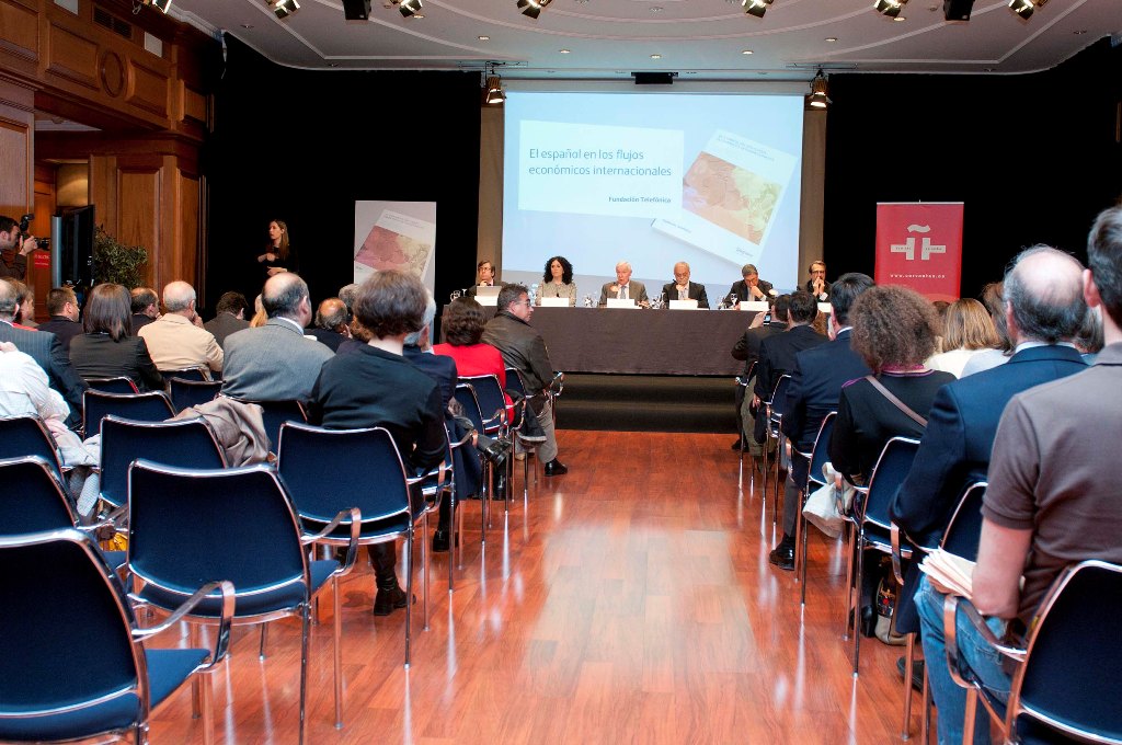El libro se enmarca en el proyecto “El valor económico del español: una empresa multinacional” que se inició en 2006 y ha sido presentado en el Instituto Cervantes de Madrid por Víctor García de la Concha, director del Instituto Cervantes.