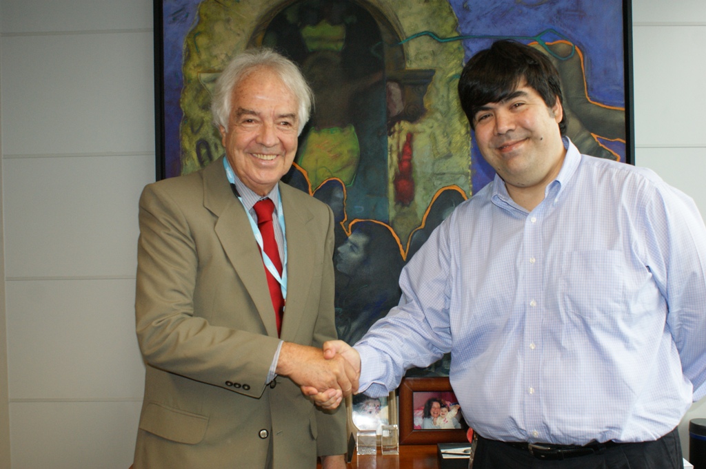 Alejandro Vassilaqui, director ejecutivo de CEDRO y Mario Coronado, director de Fundación Telefónica en Perú.
