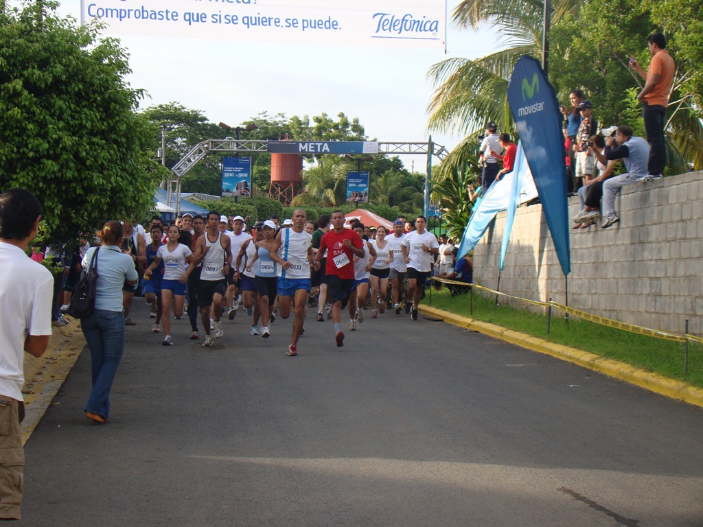 El recorrido de cinco kilómetros salió a las 6:15 de la mañana con mucha energía por parte de los participantes