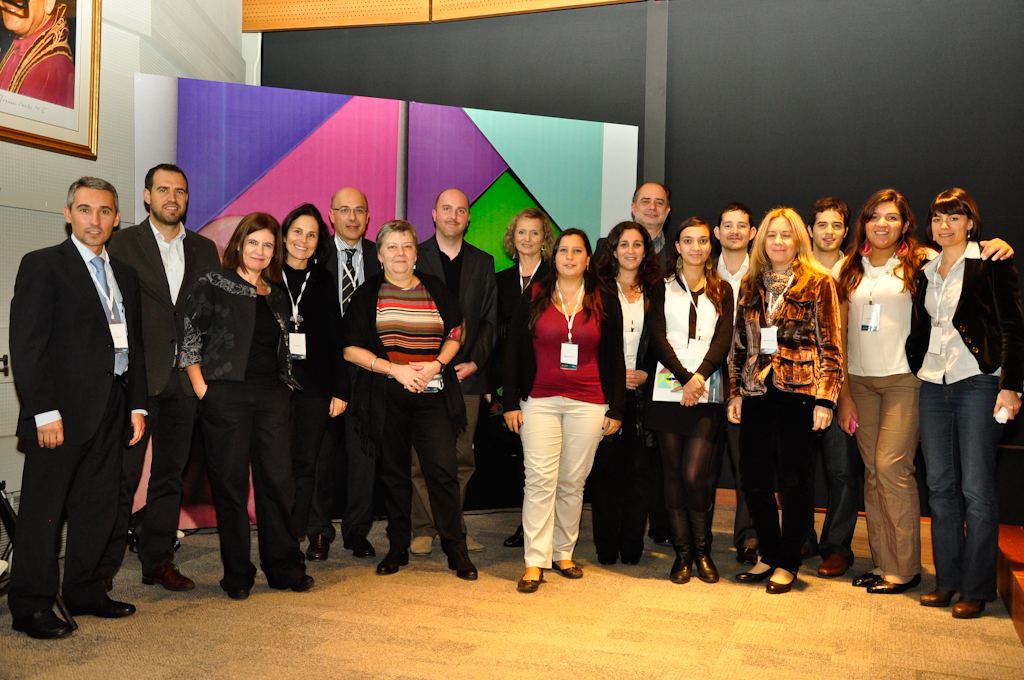 Participantes en el Encuentro y miembros del equipo de Fundación Telefónica durante el evento presencial celebrado en Buenos Aires.