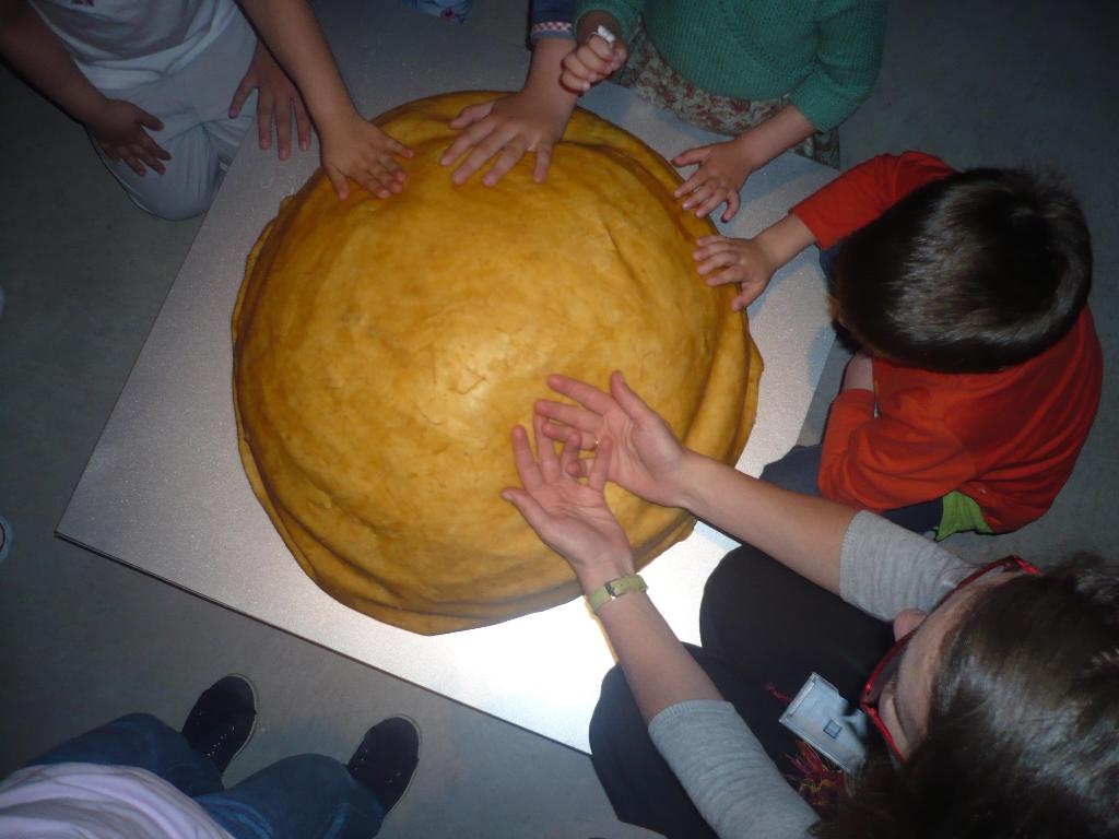 En el Espacio Familiar realizamos visitas-taller los sábados por la mañana para niños/as de 6 a 12 años acompañados de adultos.