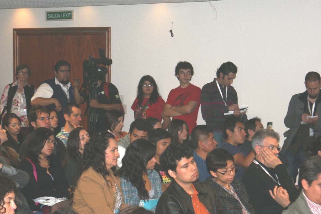 “Jóvenes, culturas urbanas y redes digitales”, se presentó en la Feria Internacional del Libro de Guadalajara.