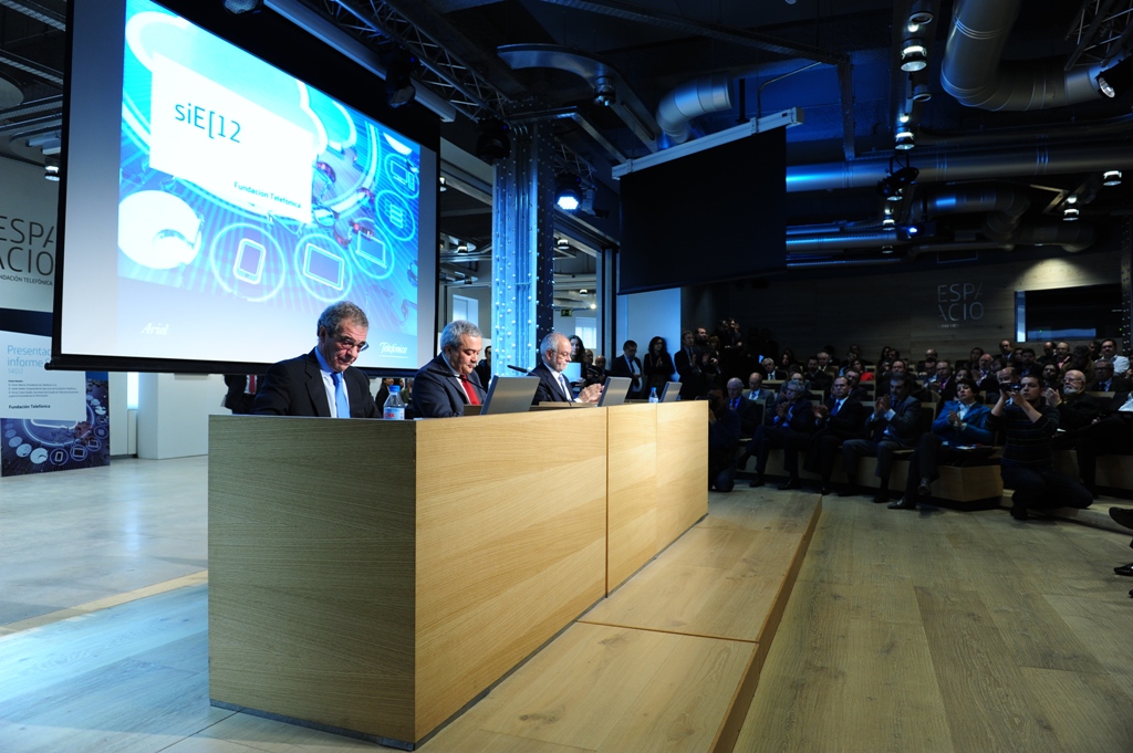 La presentación del informe se ha celebrado en el Auditorio del Espacio Fundación Telefónica en Madrid.