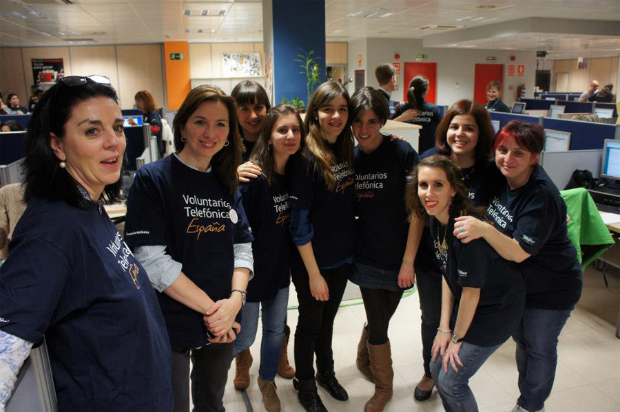 Atender el teléfono fue su misión en una gala que consiguió recaudar más de 1,3 millones de euros y en la que participaron más de 300 Voluntarios Telefónica.