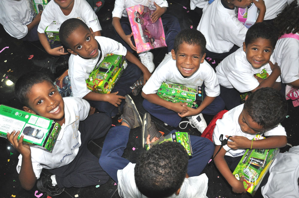 Los alumnos de diversas escuelas Proniño de Petare, Antímano, San Agustín del Sur y Las Mayas, disfrutaron de una mañana cargada de sorpresas y de arte en la sede de Telefónica en Caracas.