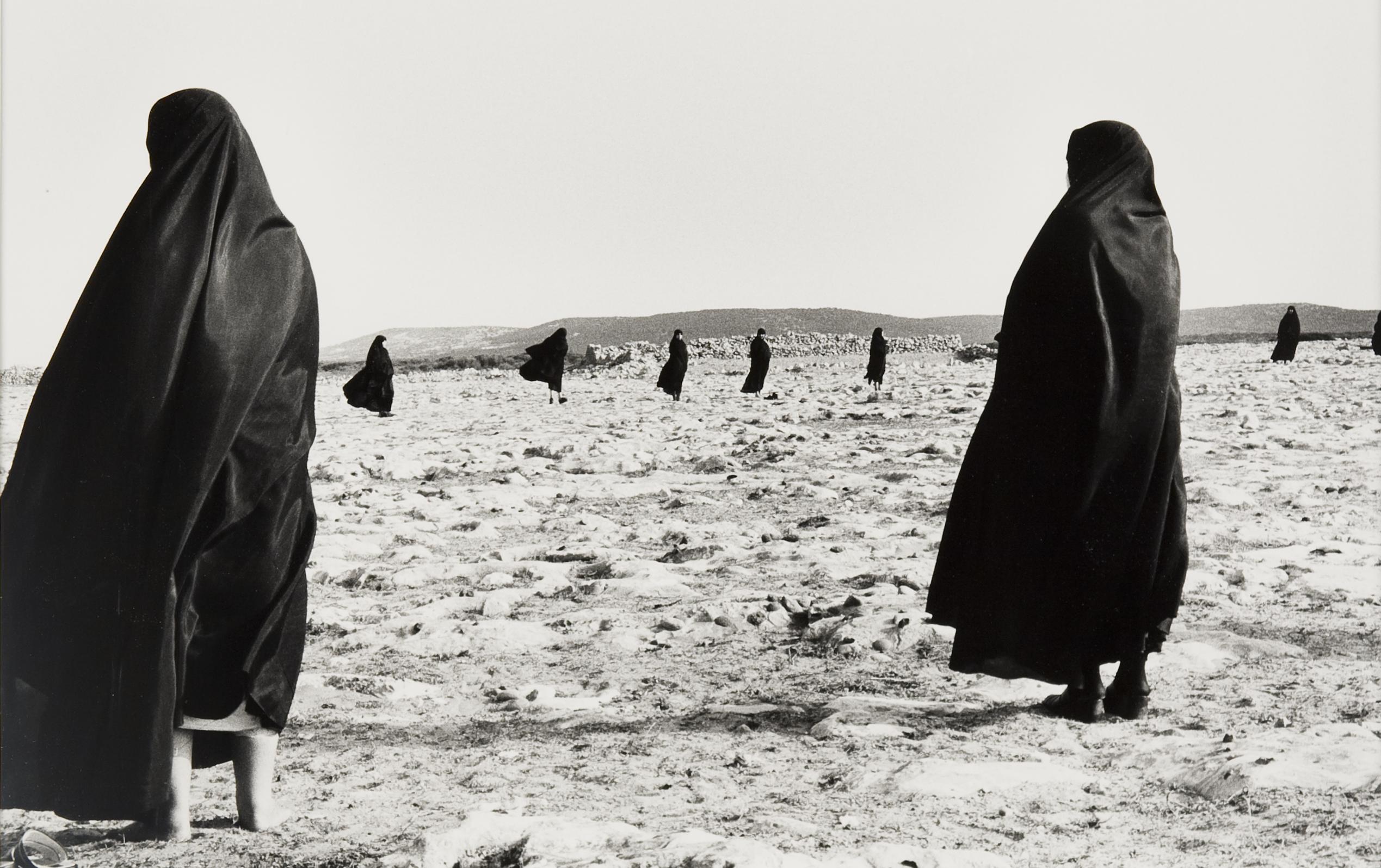 Shirin Neshat, Rapture Series, 1999, Foto Larry Barns, Cortesía de  Jérôme de Noirmont, París © Shirin Neshat.