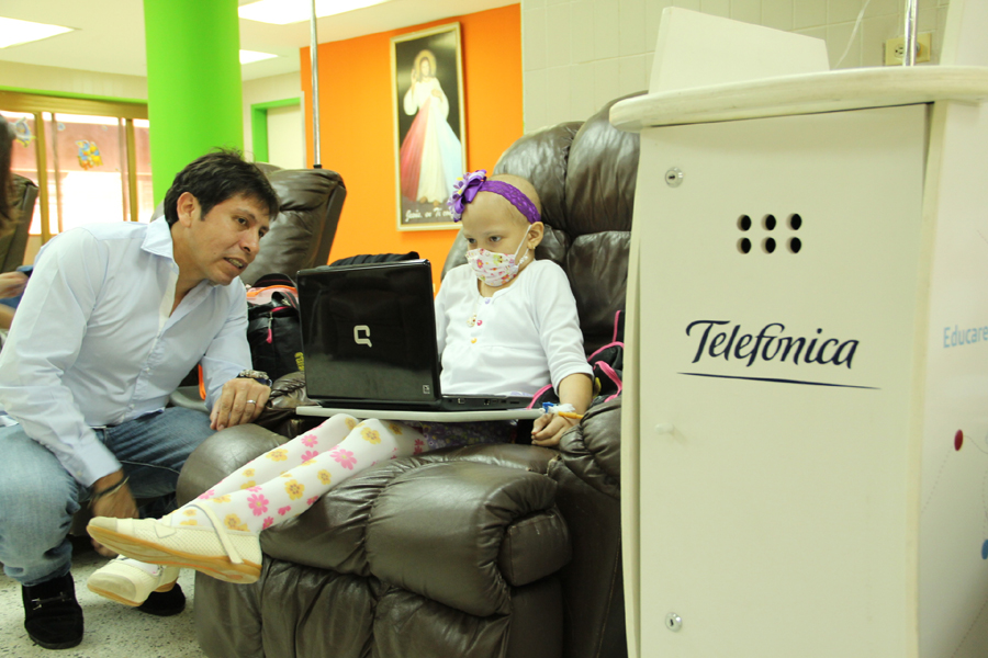 Al cierre del año 2012, las 13 Aulas Fundación Telefónica en hospitales beneficiaron a 5.869 niñas, niños y adolescentes.