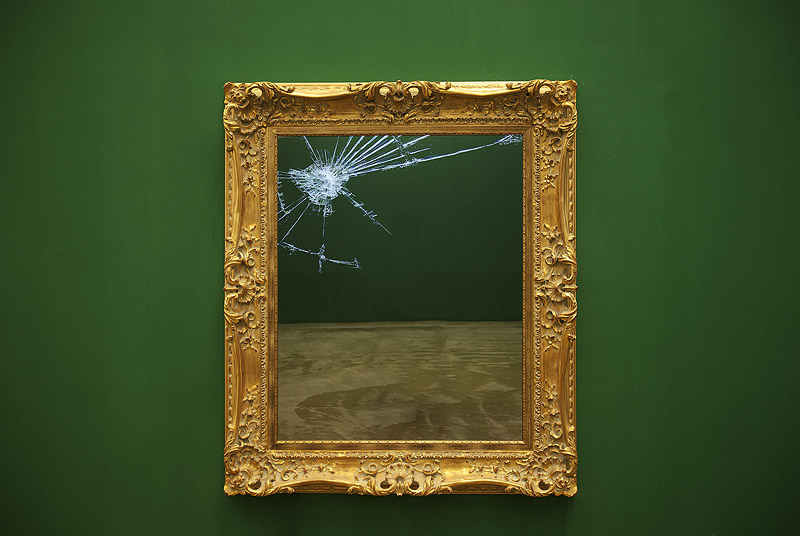 Lee Yongbaek - El espejo roto (clásico) / Broken Mirror (Classic), 2011 Cortesía / Courtesy Pin Gallery, Pekín © Lee Yongbaek