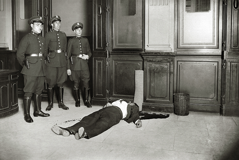 Suicidio en la Banca Arnús. Barcelona, 1934 © Brangulí / ANC, 2010